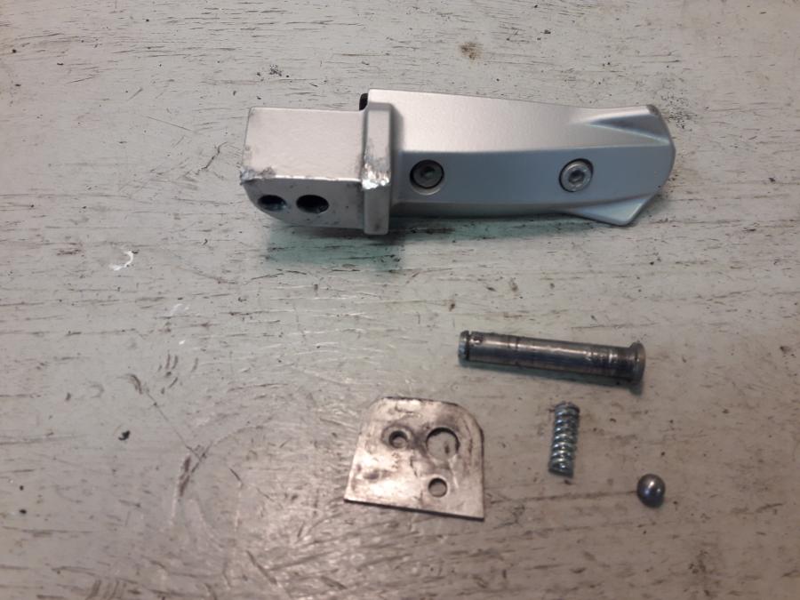 Baksidan på Fotpinne från en BMW R 1150 R -2004 motorcykel.