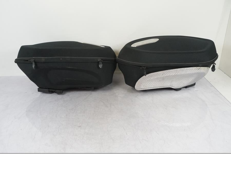 Extrabild5 på Sidoväska från en Ducati Diavel -2015 motorcykel.