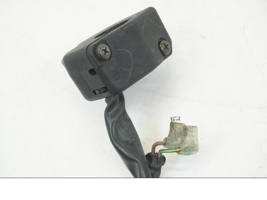 Vänster sida på Styrelreglage från en Yamaha YZF 1000 R1 -2004 motorcykel.