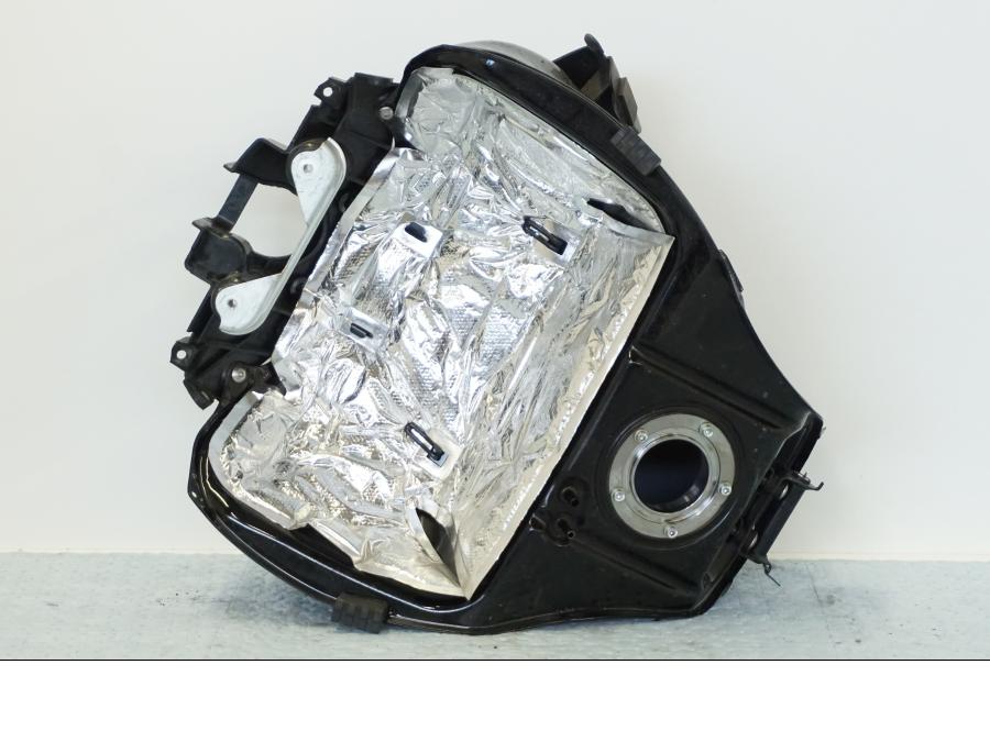 Snett uppifrån på Bensintank från en Suzuki GSX 1300 BK -2008 motorcykel.