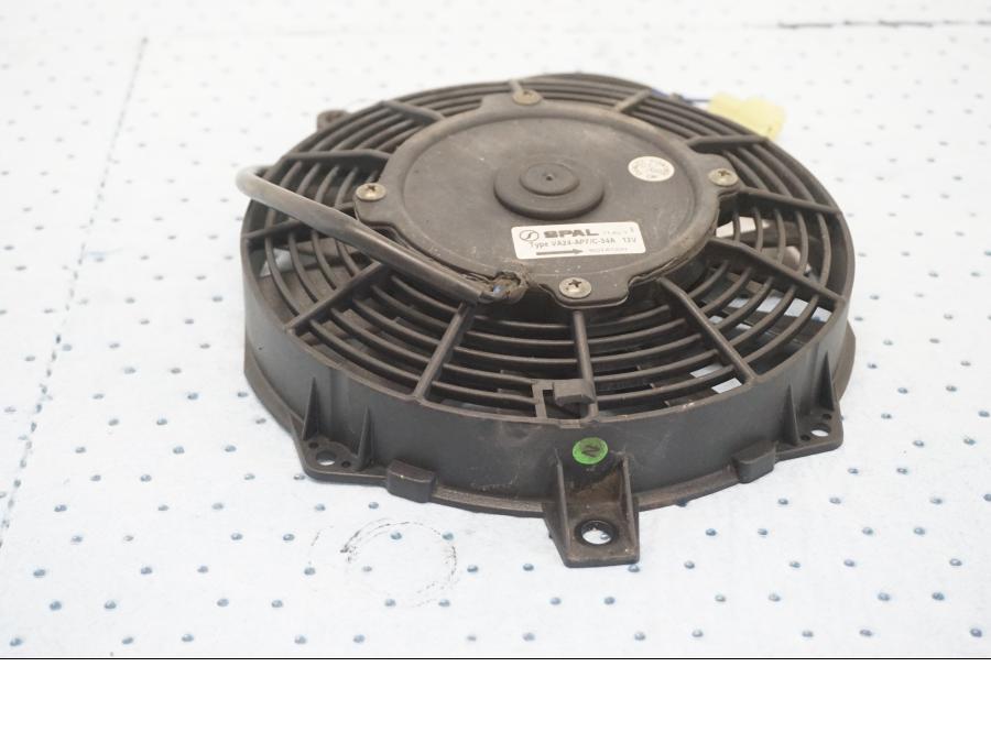 Framsidan på Vattenkylfläkt från en Triumph Thunderbird 900 -2000 motorcykel.