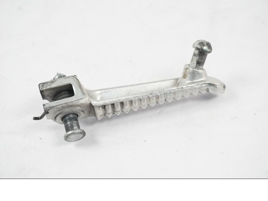 Vänster sida på Fotpinne från en Yamaha YZF 1000 R1 -2007 motorcykel.