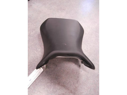 Vänster sida på Sadel från en Suzuki SV 650 -2006 motorcykel.