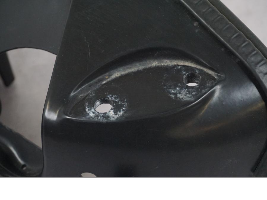 Extrabild1 på Toppkåpstag från en Triumph Daytona 955I -2000 motorcykel.