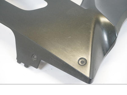 Höger sida på Magkåpa från en BMW S 1000 RR -2010 motorcykel.