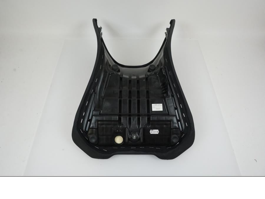 Vänster sida på Sadel från en KTM 1290 Super Duke -2022 motorcykel.