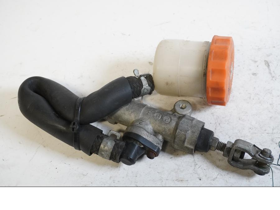 Framsidan på Bromshuvudcylinder från en Honda CBR 1000 F -1987 motorcykel.