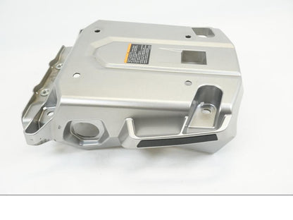 Snett nerifrån på Passagerarhandtag från en Yamaha XTZ1200E -2014 motorcykel.