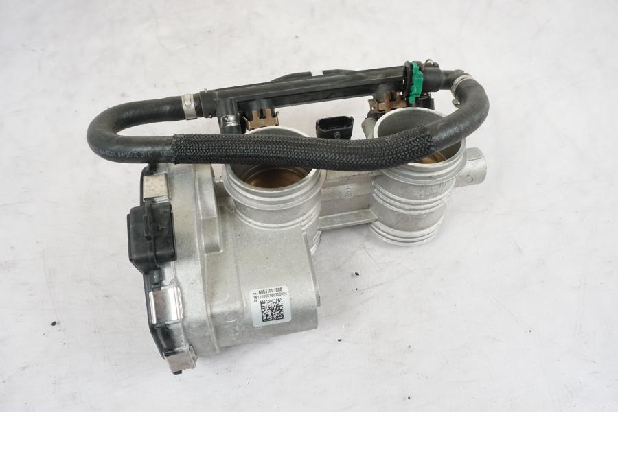 Framsidan på Spjällhus från en KTM 790 Duke -2018 motorcykel.