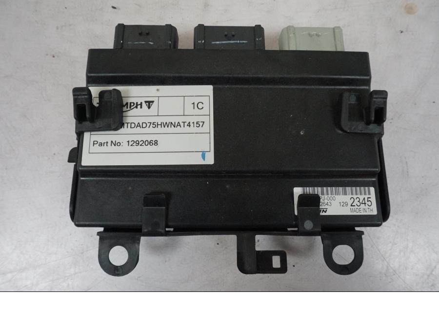 Framsidan på CDI / ECU från en Triumph Bonneville T120 -2021 motorcykel.