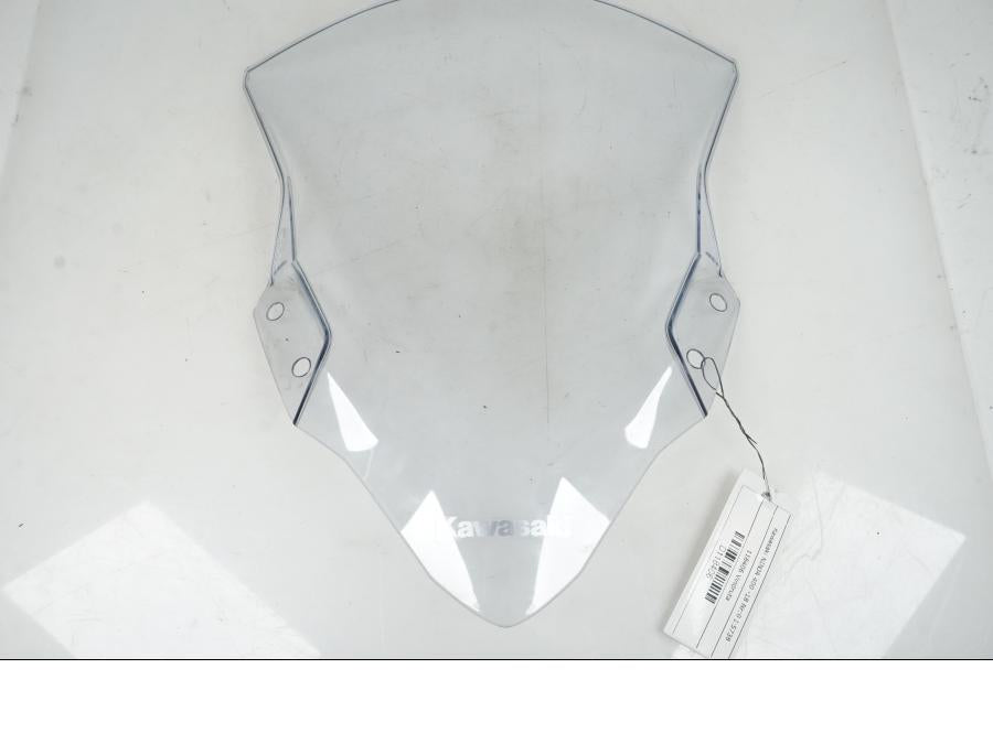 Framsidan på Vindruta från en Kawasaki NINJA 400 -2018 motorcykel.