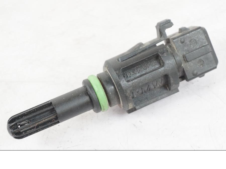 Baksidan på Luftburksensor från en BMW R 1200 GSA -2012 motorcykel.