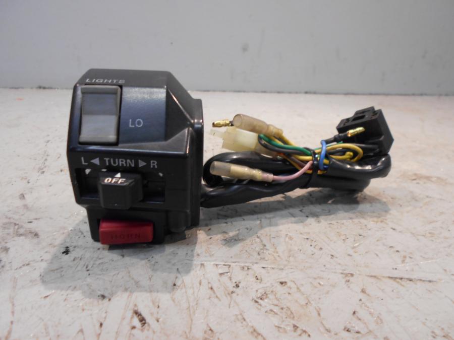 Framsidan på Styrelreglage från en Yamaha XV 1100 -1996 motorcykel.