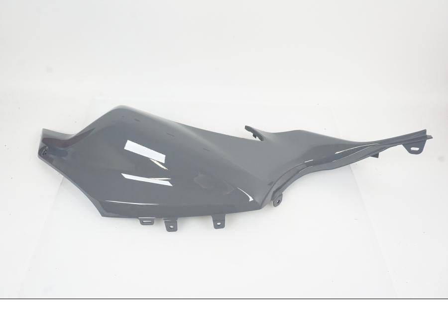 Höger sida på Bensintankskåpa från en Yamaha MT-07 -2017 motorcykel.