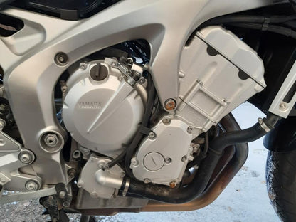 Framsidan på Motorpaket från en Yamaha FZ-6 -2007 motorcykel.