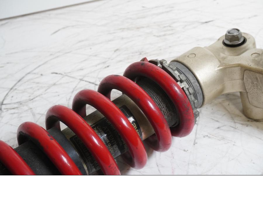 Höger sida på Stötdämpare från en Kawasaki Z 1000 -2003 motorcykel.