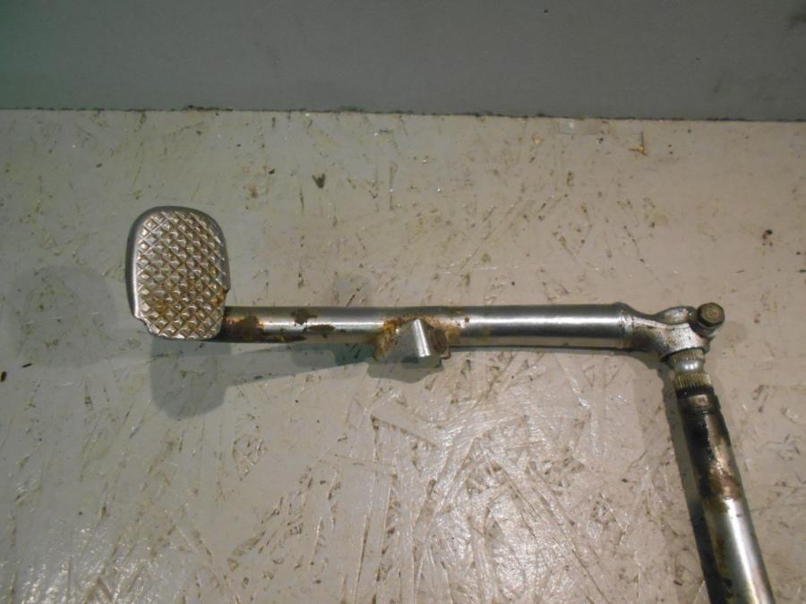 Baksidan på Bromspedal från en Honda GL 500 -1982 motorcykel.