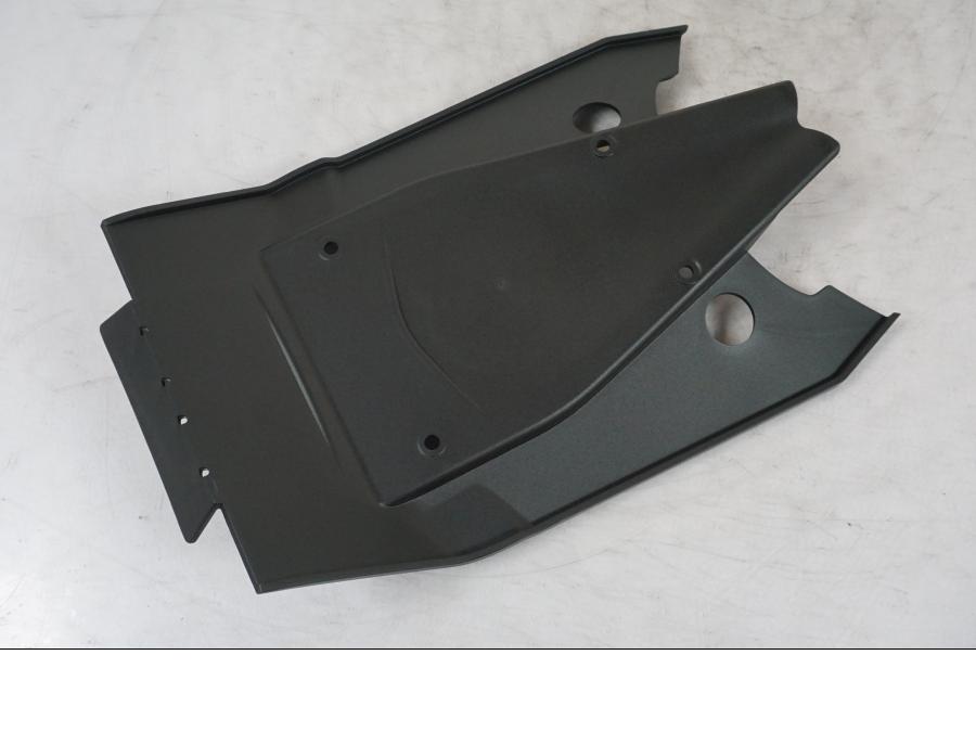 Snett uppifrån på Stänkskydd från en KTM 1290 Super Duke GT -2022 motorcykel.