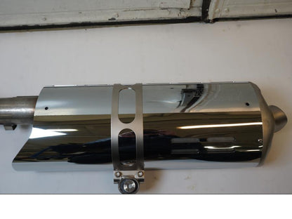 Snett nerifrån på Ljuddämpare från en BMW R 1200 GS -2007 motorcykel.