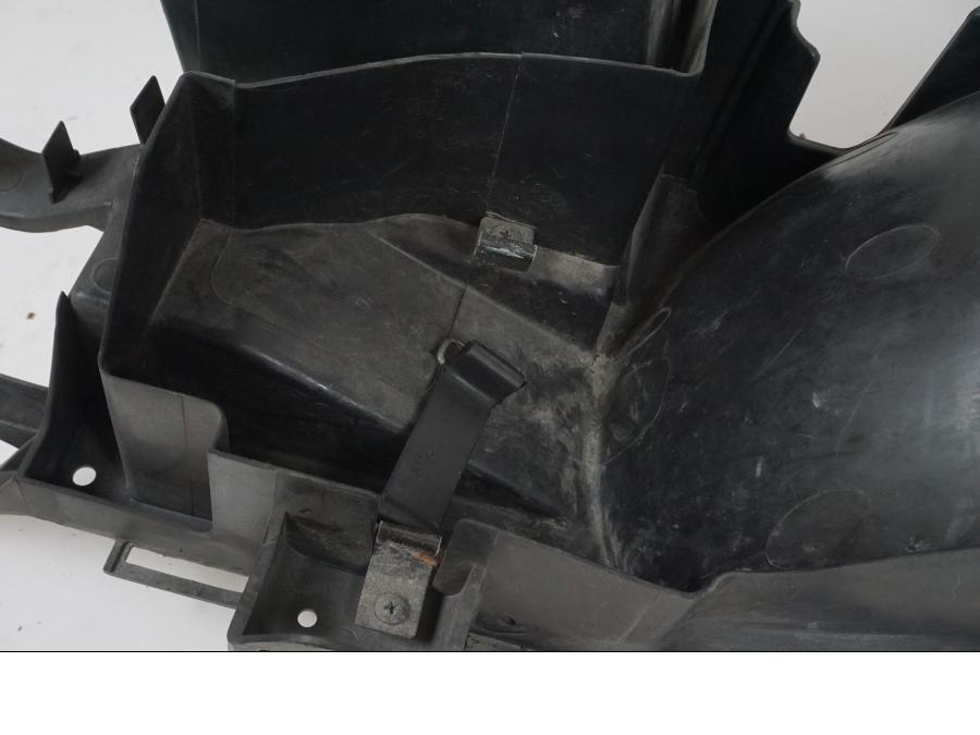 Vänster sida på Undertail från en Yamaha XJ 900 S -1997 motorcykel.