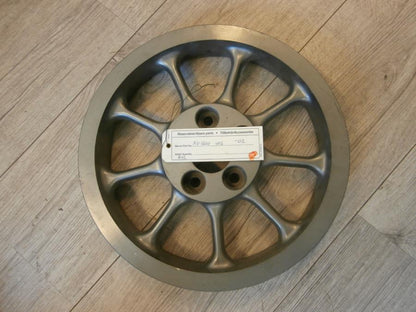 Framsidan på Remdrev från en Yamaha XV 1600 -2002 motorcykel.