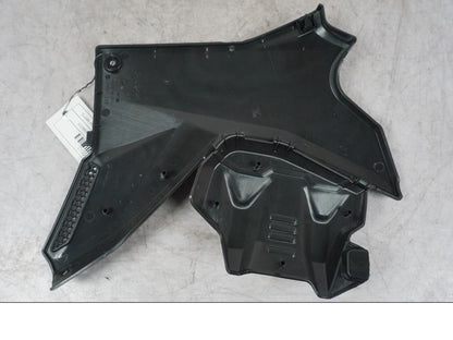 Vänster sida på Motorskyddskåpa från en Ducati Multistrada V4 -2024 motorcykel.