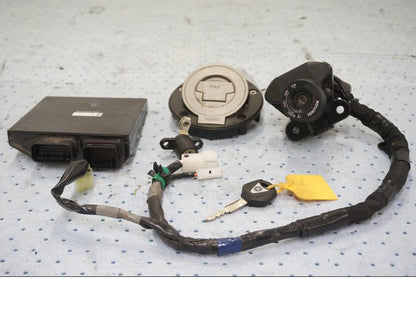 Framsidan på Låssats från en Yamaha MT-09 Tracer -2019 motorcykel.