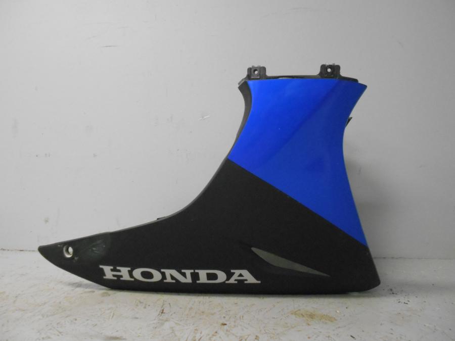 Höger sida på Magkåpa från en Honda CBR 125 R -2006 motorcykel.