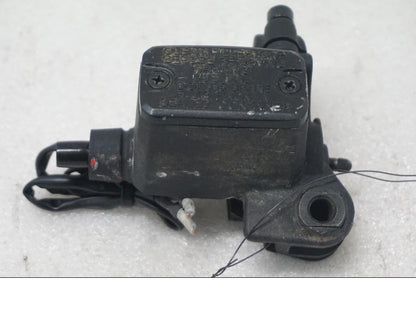 Framsidan på Kopplingshuvudcylinder från en Ducati Monster 796 -2013 motorcykel.