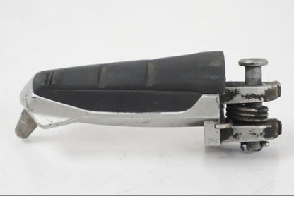 Baksidan på Fotpinne från en BMW F 650 CS -2002 motorcykel.