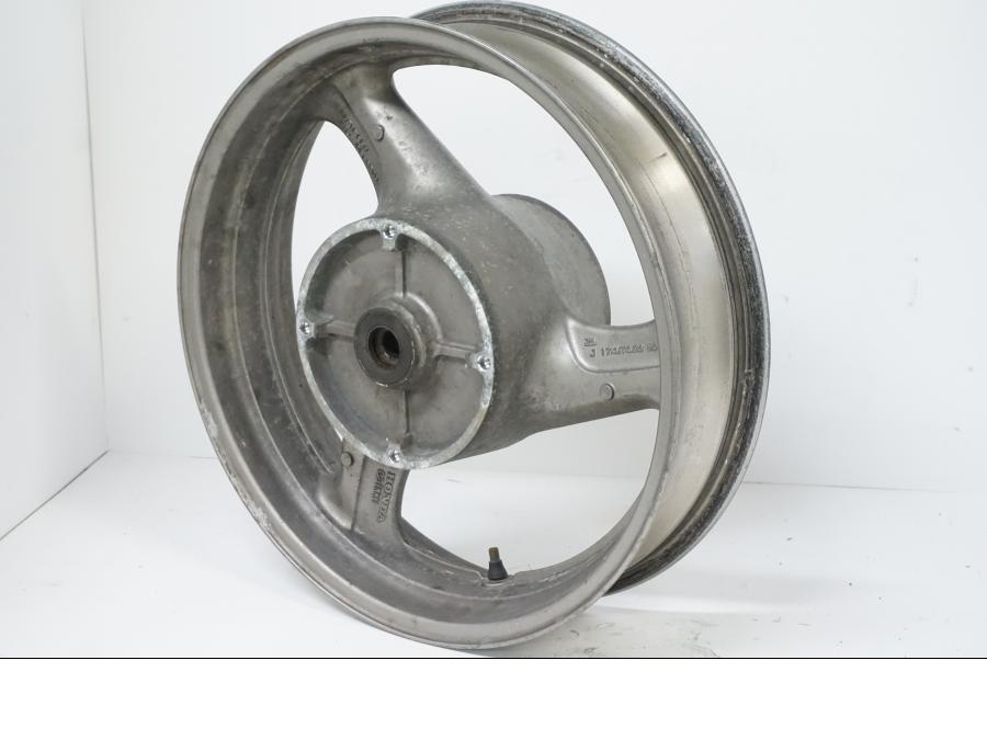 Framsidan på Fälg från en Honda XL 1000 V -1999 motorcykel.