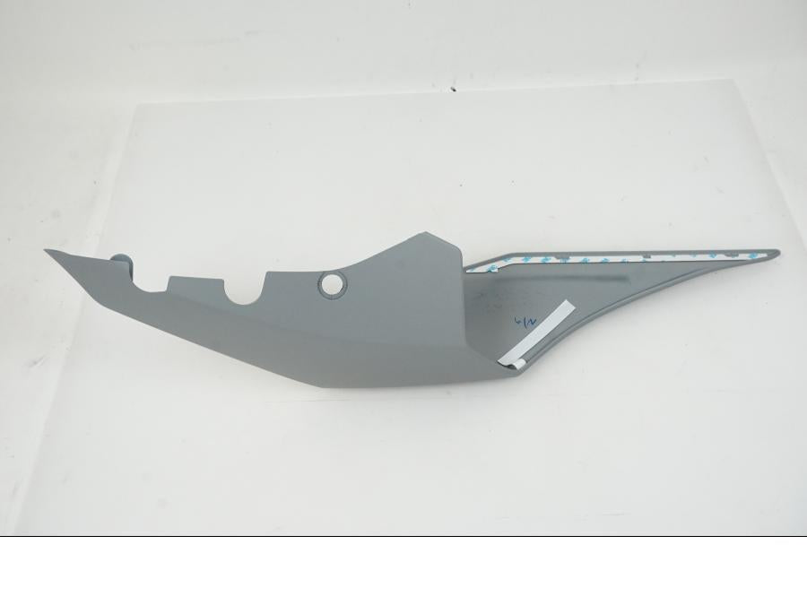 Vänster sida på Bakvinge från en Yamaha YZF 1000 R1 -2020 motorcykel.