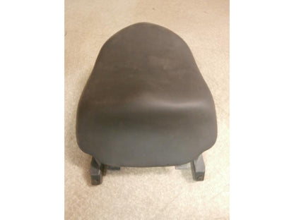 Höger sida på Sadel från en BMW K 1200 GT -2006 motorcykel.