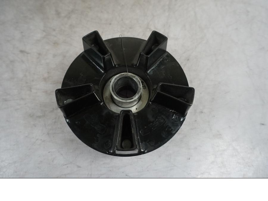 Framsidan på Drevfäste från en BMW S 1000 XR -2019 motorcykel.