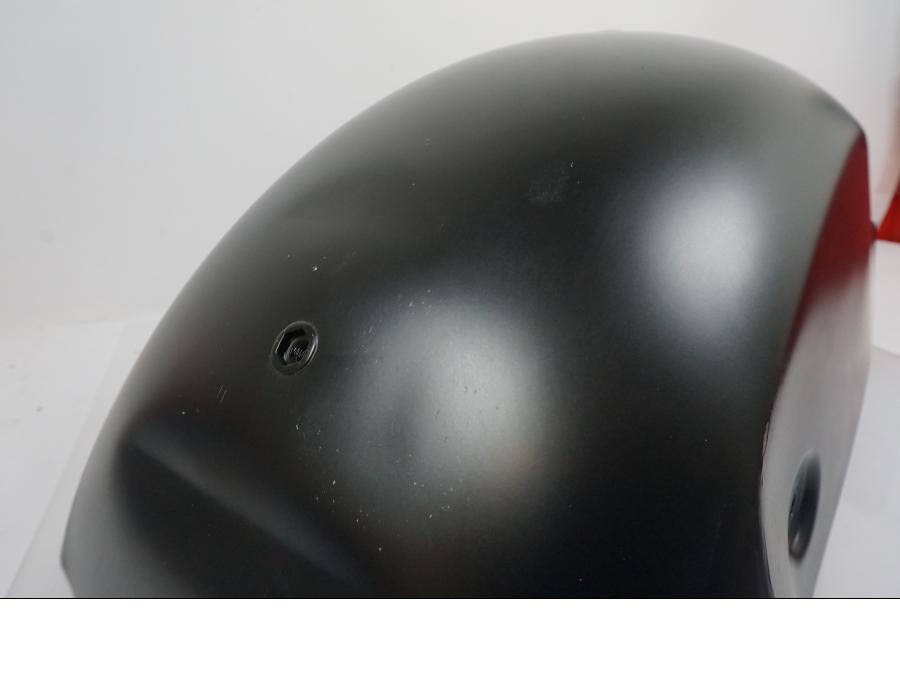 Höger sida på Framskärm från en Indian Chieftain Dark Horse -2022 motorcykel.