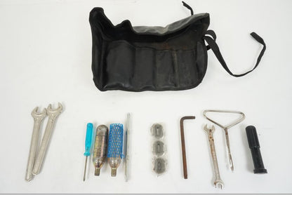 Framsidan på Verktyg från en BMW F 650 CS -2002 motorcykel.