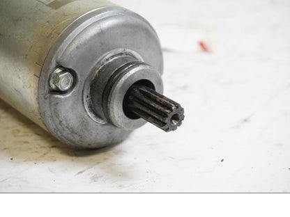 Baksidan på Startmotor från en Triumph Tiger -2004 motorcykel.