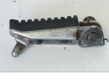 Baksidan på Fotpinne från en Kawasaki ZR-7 -2001 motorcykel.