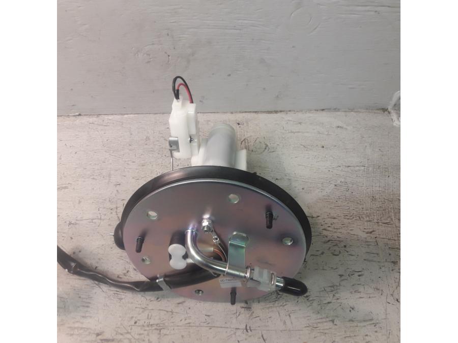 Baksidan på Bensinpump insprut från en Honda ADV 750 -2017 motorcykel.