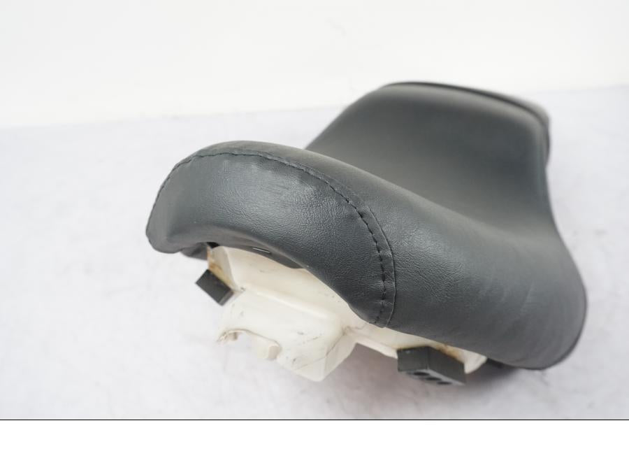 Snett uppifrån på Sadel från en Honda VT 600 C -1998 motorcykel.