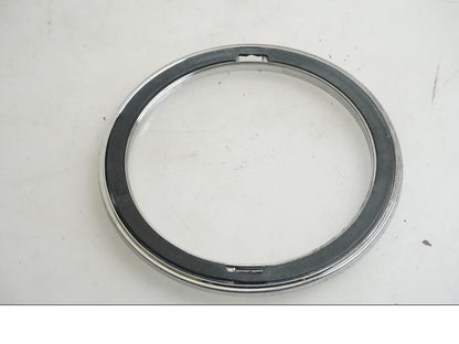 Framsidan på Instrumentkromfront från en Indian Chieftain Dark Horse -2019 motorcykel.