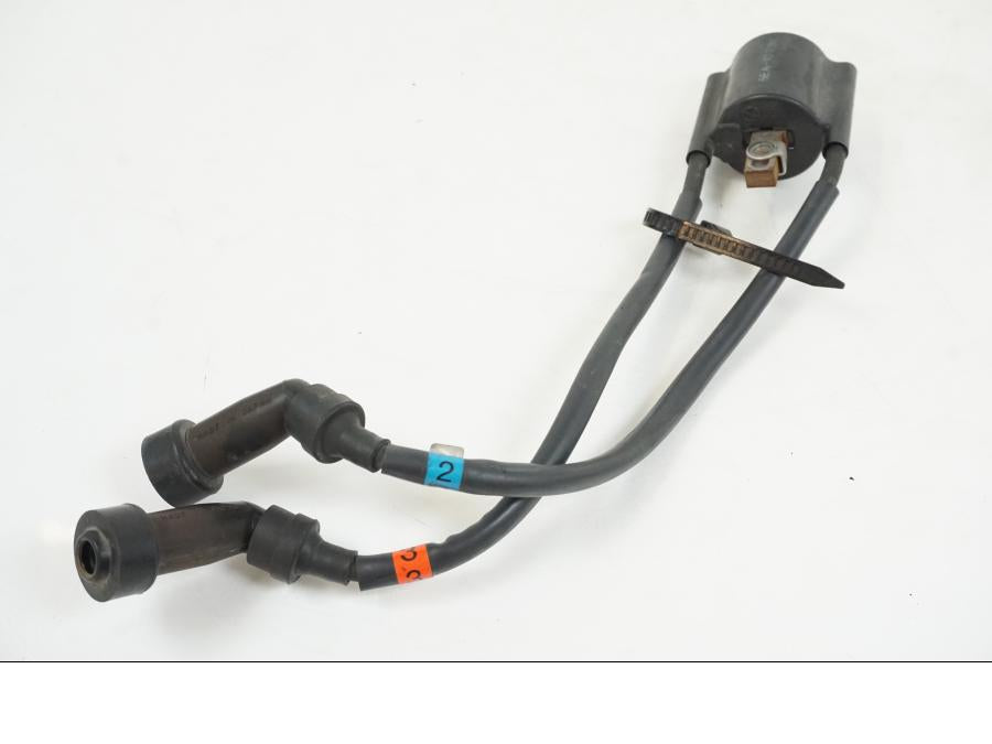 Baksidan på Tändspole från en Yamaha XJR 1300 -2007 motorcykel.