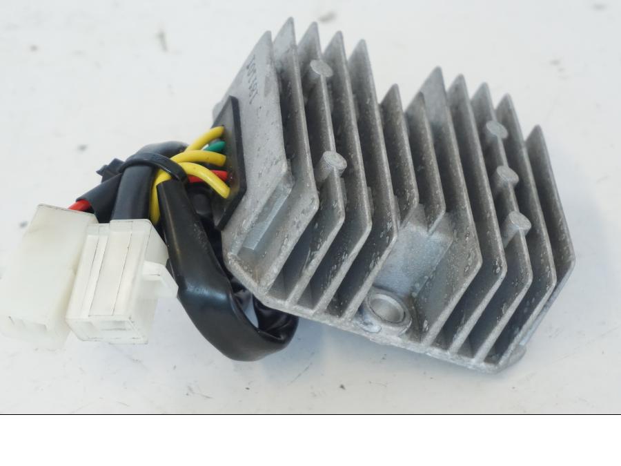 Baksidan på Likriktare från en Kymco Agility 125 -2019 scooter.