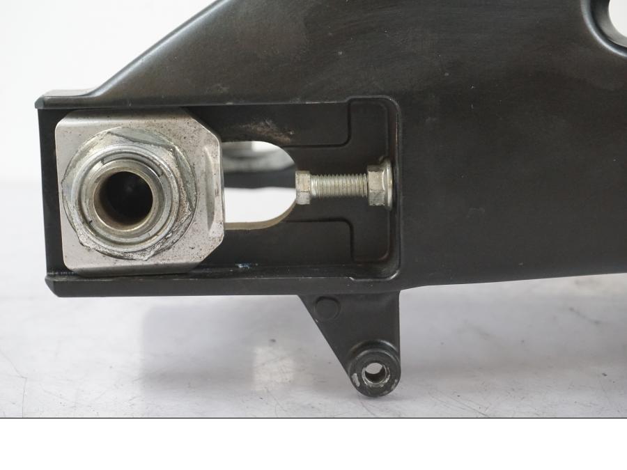 Snett nerifrån på Sving från en Suzuki GSX-R 600 -2007 motorcykel.