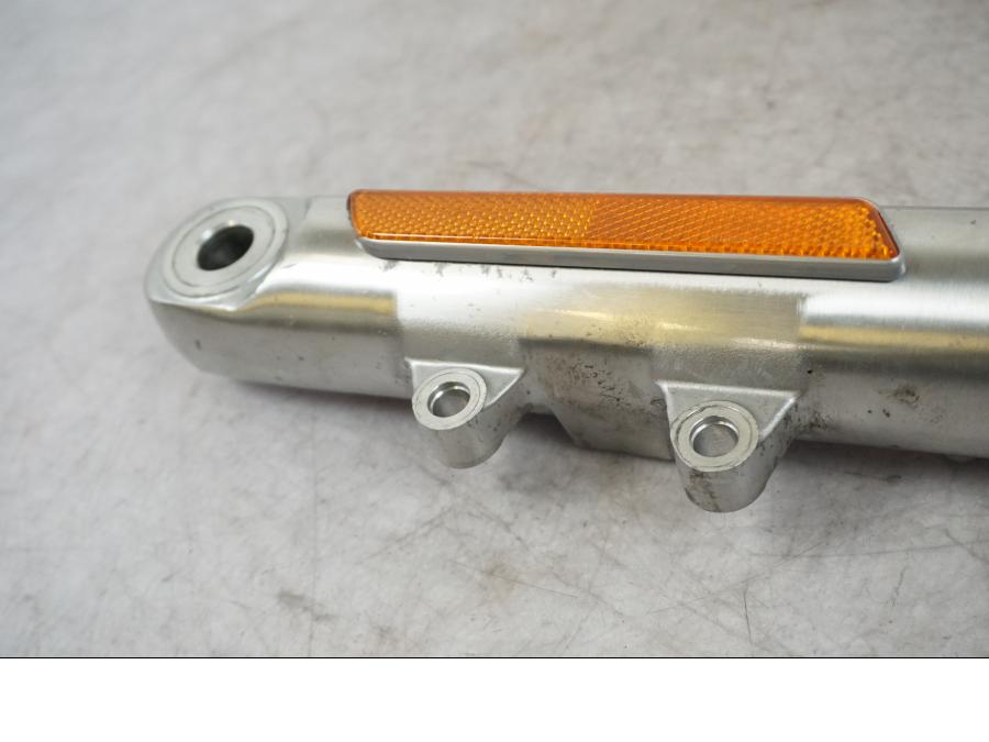 Höger sida på Gaffelben från en H-D V-Rod 1130 -2002 motorcykel.