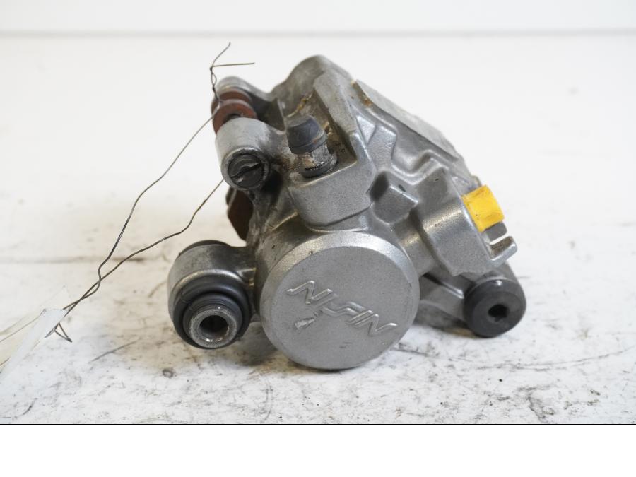 Framsidan på Bromsok från en Honda XL 650 V -2004 motorcykel.