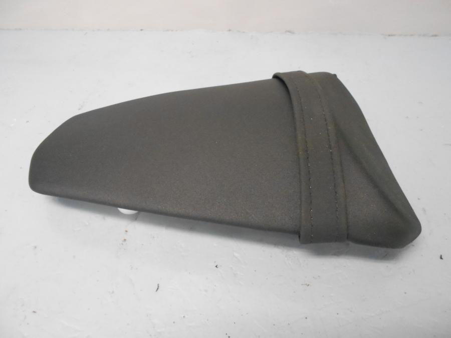 Baksidan på Sadel från en Kawasaki Z 1000 -2012 motorcykel.