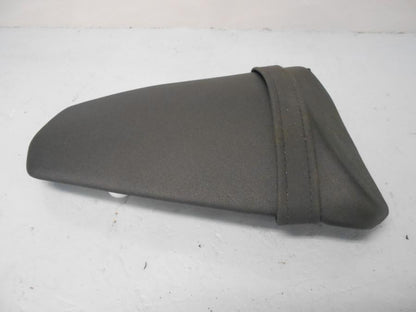 Baksidan på Sadel från en Kawasaki Z 1000 -2012 motorcykel.