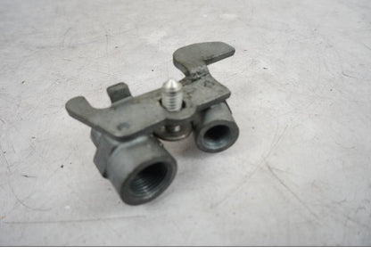 Vänster sida på Bromsfördelare från en BMW R 850 R -2004 motorcykel.