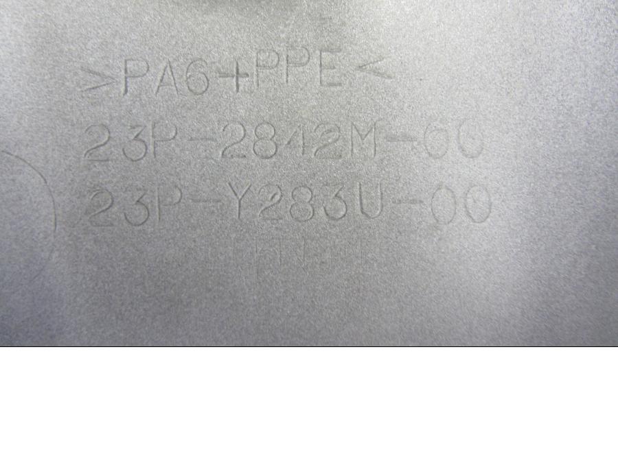 Vänster sida på Sidkåpa från en Yamaha XT 1200 Z -2012 motorcykel.